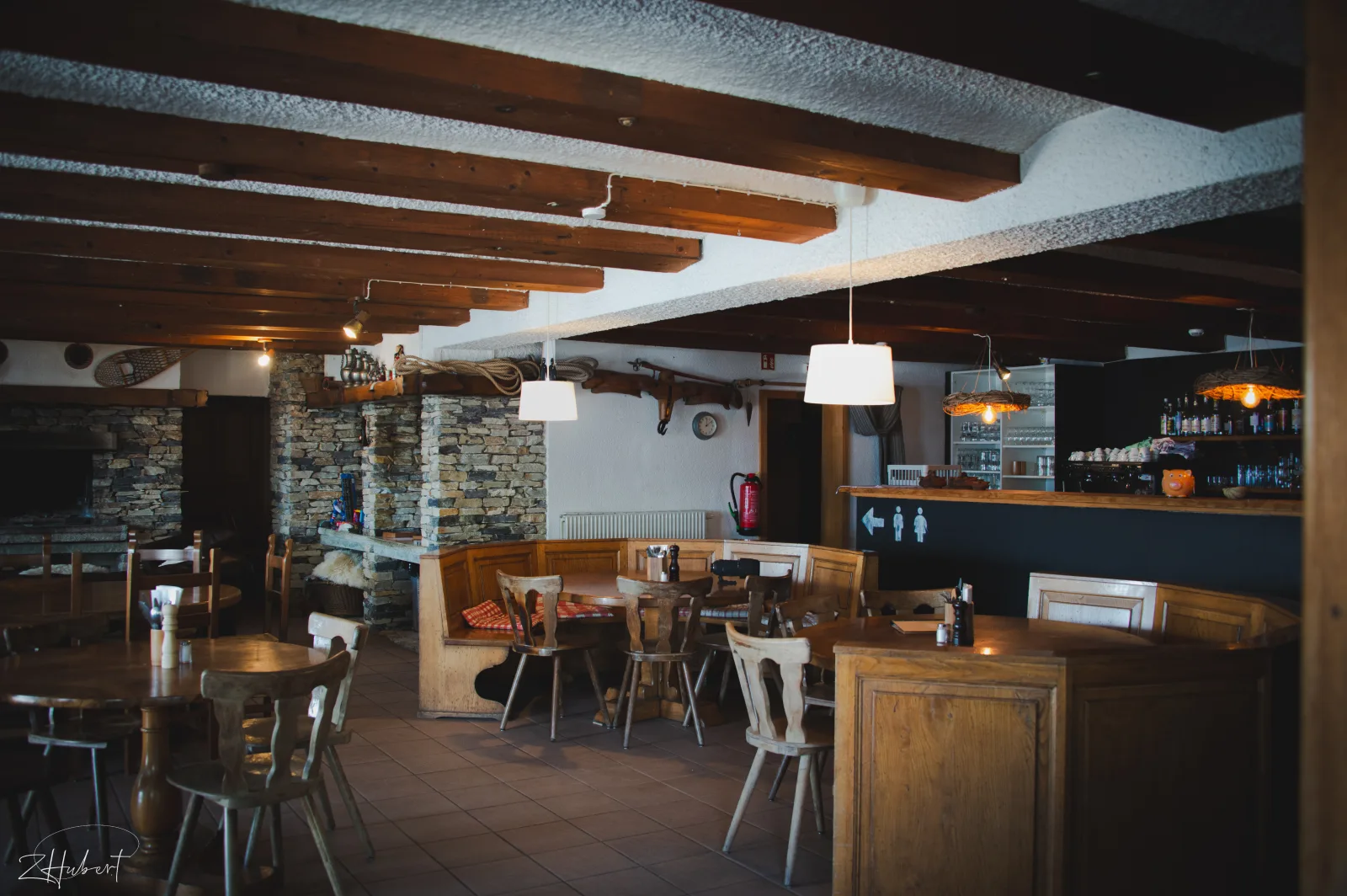 Coin cheminée & bar